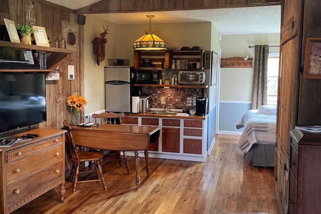 Bourbon Trail Cabin On The Farm Lawrenceburg Экстерьер фото