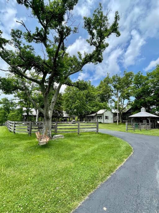 Bourbon Trail Cabin On The Farm Lawrenceburg Экстерьер фото