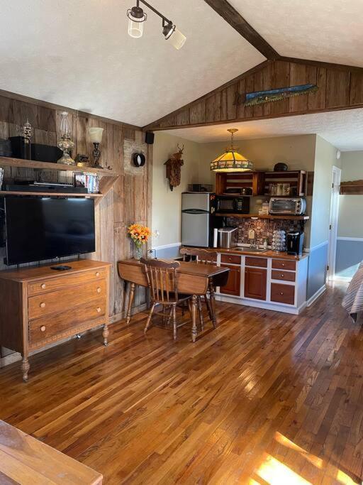 Bourbon Trail Cabin On The Farm Lawrenceburg Экстерьер фото